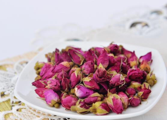 玫瑰花茶的功效与作用，美容养颜、促进新成代谢、减肥