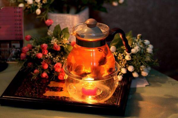 干玫瑰花泡水放几颗,一杯茶五朵左右