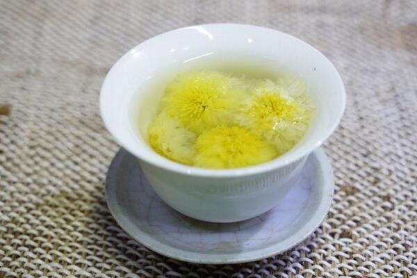 菊花茶的功效与作用及禁忌,清热解毒、美容养颜