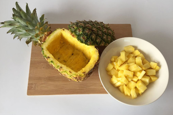 凤梨和菠萝的区别,品种/叶片/果皮/口感不同