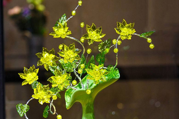 水晶花花语是什么，不同颜色花语含义不同