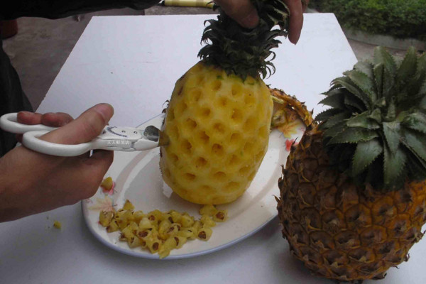 菠萝怎么削皮