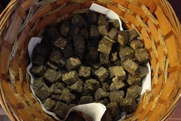 青砖茶和黑砖茶的区别,青砖茶与黑砖茶有什么区别