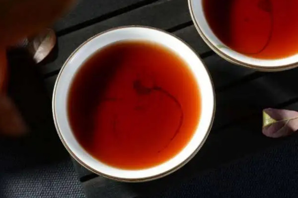 六堡茶和普洱茶的区别 六堡茶和普洱茶哪个好