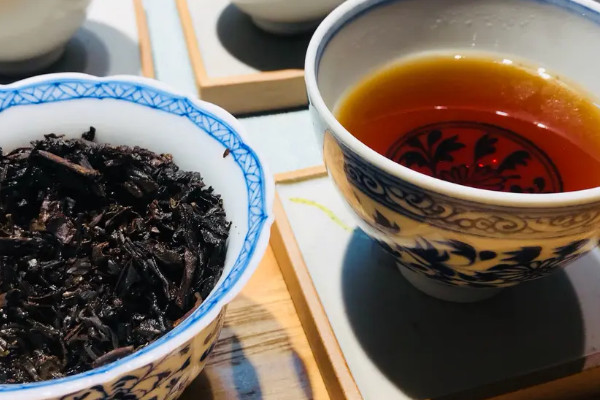 六堡茶和普洱茶的区别 六堡茶和普洱茶哪个好