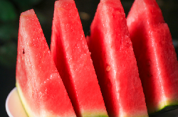 <strong>买西瓜怎么买才能买的又大又甜</strong>