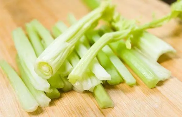 绿色奇迹,健康之选——芹菜的营养价值与功效作用全解析