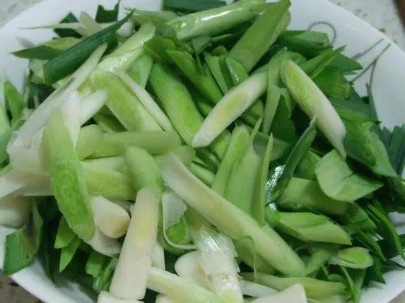 蒜苗-小小绿色奇迹,营养价值与神奇功效让你爱不释口!