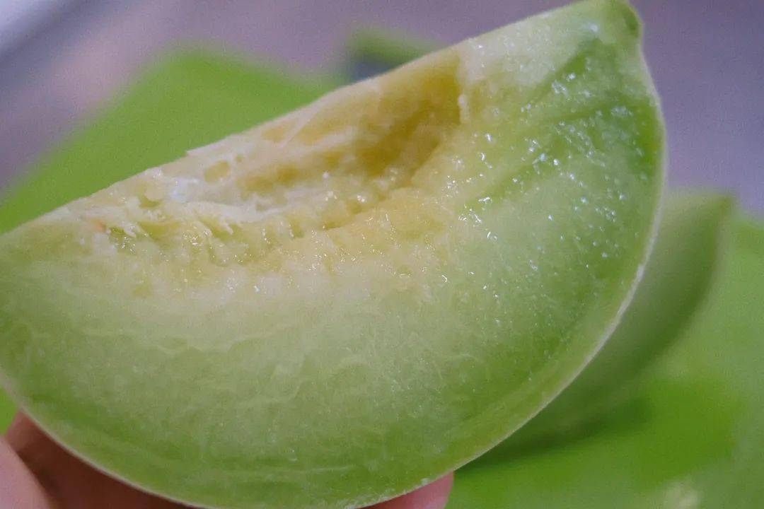 甜瓜籽能吃吗?瓤又该如何享用?一文让你的夏日更加甜蜜与健康