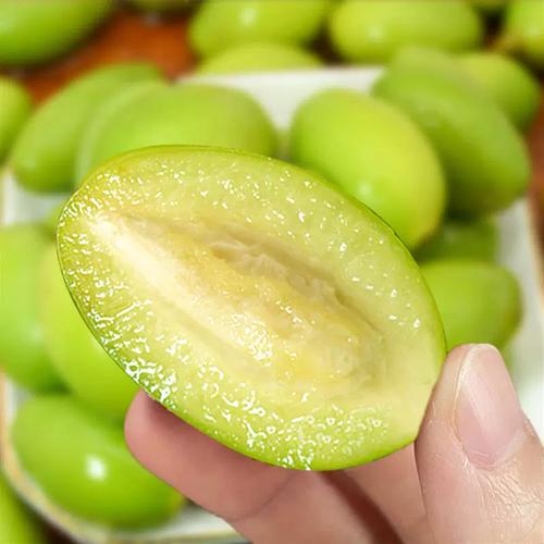 橄榄直接生吃体验!这味道让味蕾瞬间觉醒,你敢来尝吗?