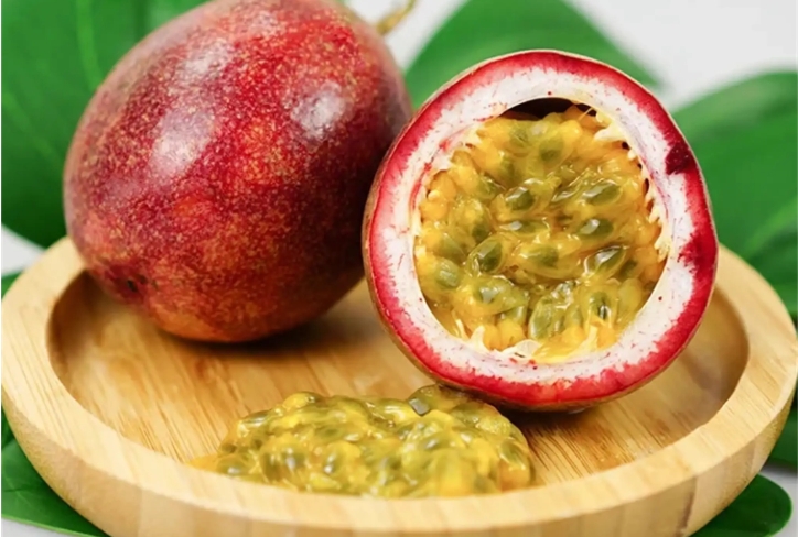 <b>百香果的正确吃法方式，一秒点燃你的美食激情，好吃到尖叫！</b>