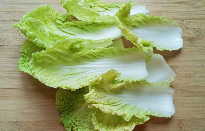 <b>娃娃菜清洗新姿势：一片一片清洗还是整体冲水？懒人你get了吗？</b>