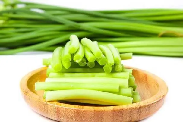 蒜苔是辛辣刺激性食物吗?蒜苔是餐桌上的隐形健康刺客?