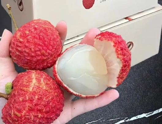 妃子笑荔枝为何如此美味让人一尝难忘?品尝舌尖上的宫廷盛宴!