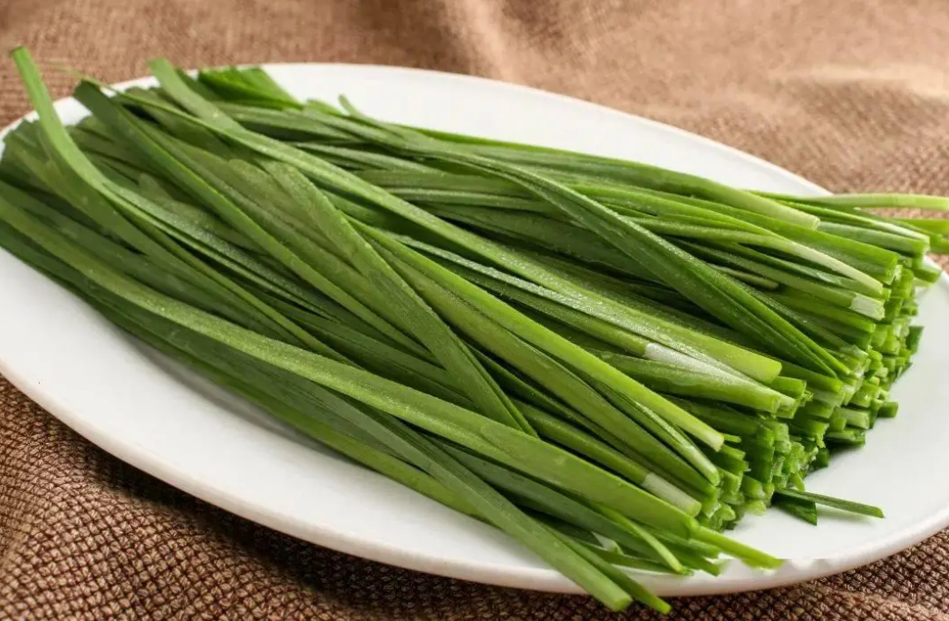 韭菜为什么是荤菜?历史文化与科学价值的解读。