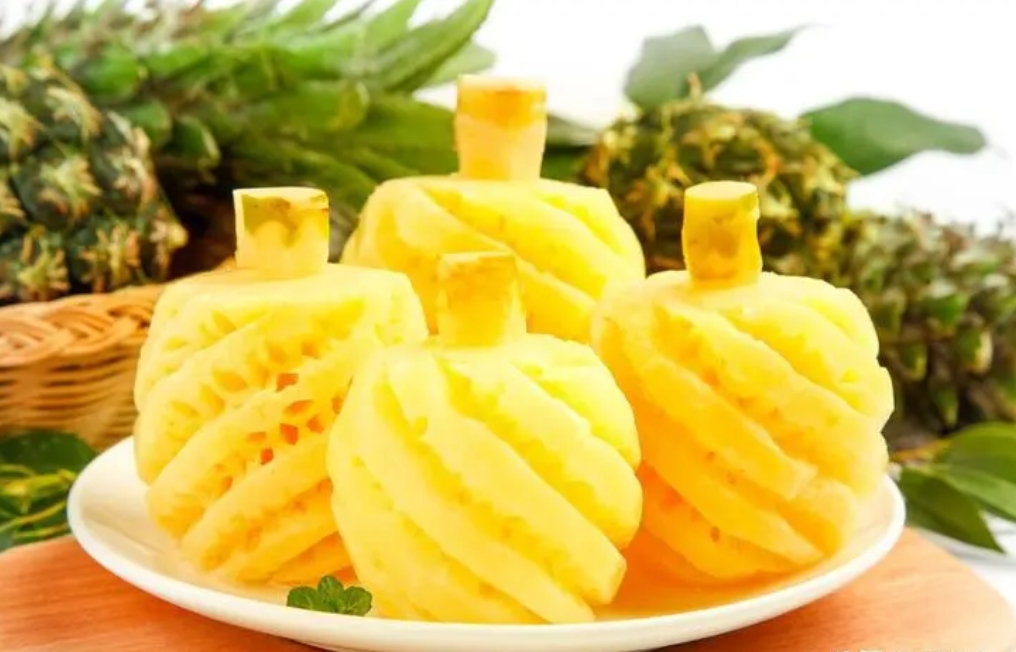 菠萝食用前奏曲:盐水浸泡让口感风味升级。