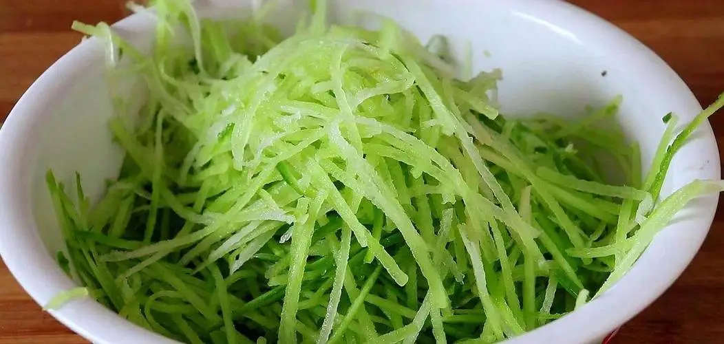 青萝卜吃起来很辣怎么回事?几招轻松搞定辣味困扰。
