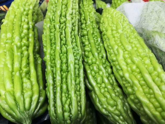<b>苦瓜为何被誉为“半世菜”？背后竟藏人生真谛</b>