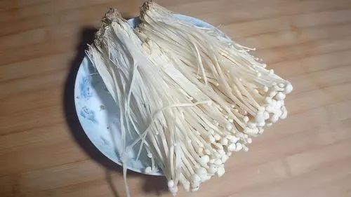 金针菇帽子发粘真相揭秘,警惕可能是变质信号!