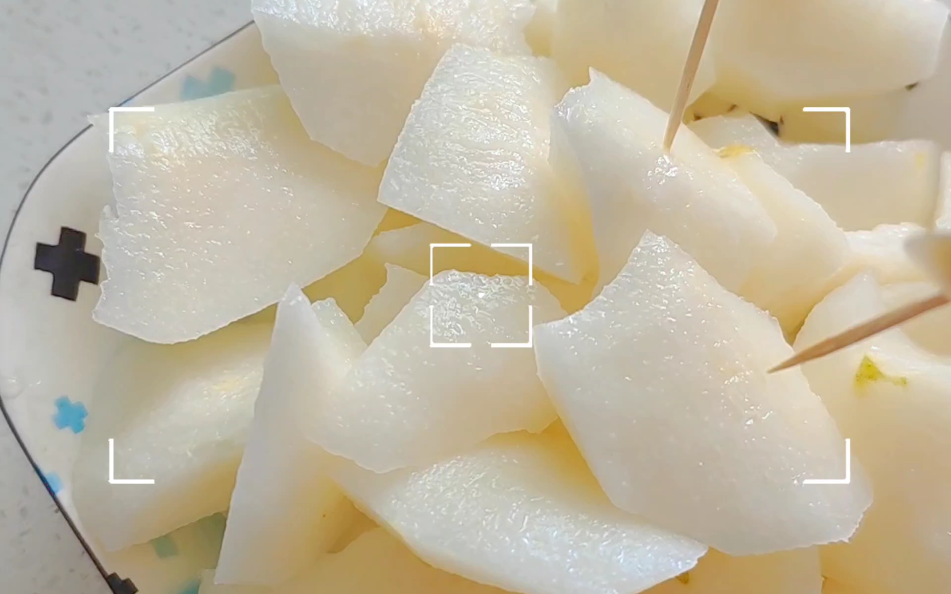 雪梨为什么有润肺止咳的作用?中医和科学原理全方位解析。