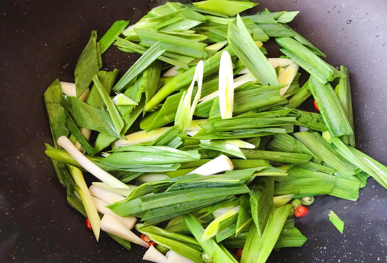 蒜苗PK:蒜苗嫩的好吃还是老的有韵味?