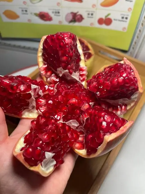 大石榴VS小石榴:哪种更适合你的口味?